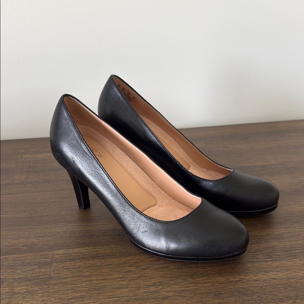 Classic Black Leather Pumps
